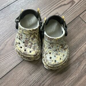Toddler camo Crocs